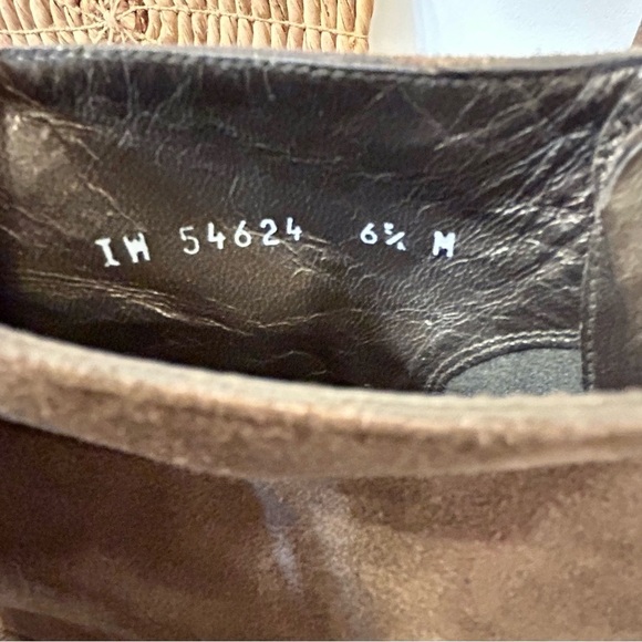 Stuart Weitzman Wavelength Bootie in Mushroom Suede Size 6.5 - Picture 8 of 10